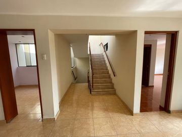 VENTA DE CASA CON LOCAL COMERCIAL – TRES PISOS- CARABAYLLO