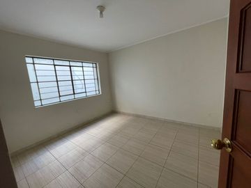 VENTA DE CASA CON LOCAL COMERCIAL – TRES PISOS- CARABAYLLO