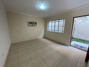 VENTA DE CASA CON LOCAL COMERCIAL – TRES PISOS- CARABAYLLO