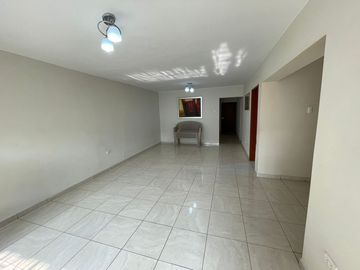 VENTA DE CASA CON LOCAL COMERCIAL – TRES PISOS- CARABAYLLO