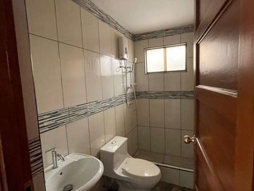 VENTA DE CASA CON LOCAL COMERCIAL – TRES PISOS- CARABAYLLO