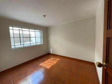 VENTA DE CASA CON LOCAL COMERCIAL – TRES PISOS- CARABAYLLO