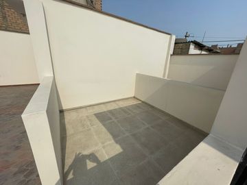 VENTA DE CASA CON LOCAL COMERCIAL – TRES PISOS- CARABAYLLO
