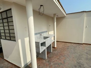 VENTA DE CASA CON LOCAL COMERCIAL – TRES PISOS- CARABAYLLO