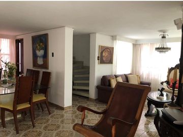 VENDO HERMOSA CASA CONJUNTO  DE TRES NIVELES EN VILLA CAMPESTRE CON 4 ALCOBAS Y AREA DE 400 mts