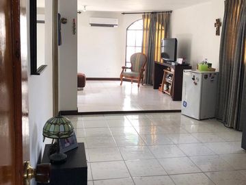 VENDO HERMOSA CASA CONJUNTO  DE TRES NIVELES EN VILLA CAMPESTRE CON 4 ALCOBAS Y AREA DE 400 mts