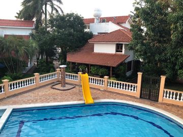 VENDO HERMOSA CASA CONJUNTO  DE TRES NIVELES EN VILLA CAMPESTRE CON 4 ALCOBAS Y AREA DE 400 mts