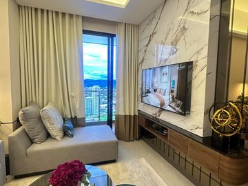 4 Bedroom Penthouse 269.5 sqm Luxury Unit walking distance from OPUS Mall at Bridgetowne