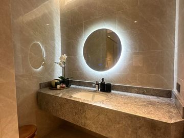 4 Bedroom Penthouse 269.5 sqm Luxury Unit walking distance from OPUS Mall at Bridgetowne