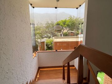 HERMOSA CASA - AT. 567 M2 - BUENA UBICACIÓN - SEGURIDAD