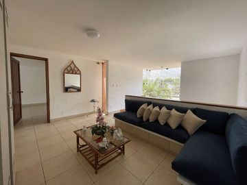 HERMOSA CASA - AT. 567 M2 - BUENA UBICACIÓN - SEGURIDAD