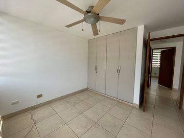 HERMOSA CASA - AT. 567 M2 - BUENA UBICACIÓN - SEGURIDAD