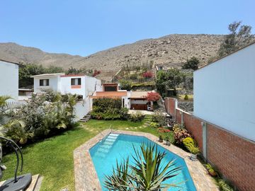 HERMOSA CASA - AT. 567 M2 - BUENA UBICACIÓN - SEGURIDAD