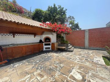 HERMOSA CASA - AT. 567 M2 - BUENA UBICACIÓN - SEGURIDAD