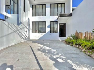 Brand new high ceiling house and lot in BF ALMANZA, Las Pinas City