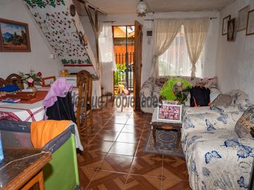En Vicuña, venta de casa ampliada y regularizada, 5D y 1B. $64 millones