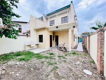 Brand new 2 storey duplex with very spacious set back