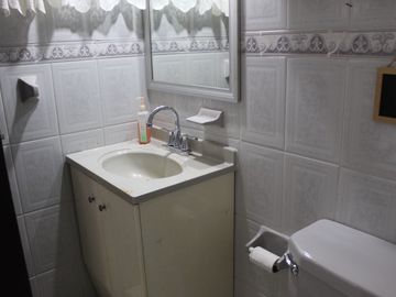 VENDO CASA UNA PLANTA EN FRACC. COSTA DE ORO  BUENA UBICACION