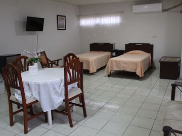 VENDO CASA UNA PLANTA EN FRACC. COSTA DE ORO  BUENA UBICACION