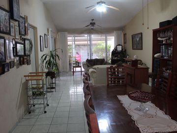 VENDO CASA UNA PLANTA EN FRACC. COSTA DE ORO  BUENA UBICACION