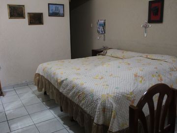 VENDO CASA UNA PLANTA EN FRACC. COSTA DE ORO  BUENA UBICACION