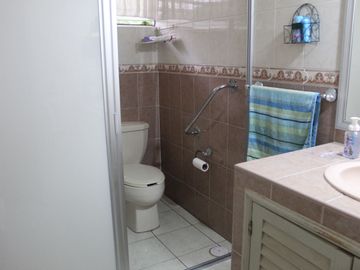 VENDO CASA UNA PLANTA EN FRACC. COSTA DE ORO  BUENA UBICACION