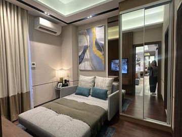 Penthouse 4 Bedroom Luxury Unit at Bridgetowne Pasig