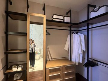 Penthouse 4 Bedroom Luxury Unit at Bridgetowne Pasig