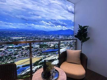 Penthouse 4 Bedroom Luxury Unit at Bridgetowne Pasig