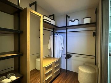 Penthouse 4 Bedroom Luxury Unit at Bridgetowne Pasig