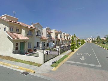 Venta de casa de 77 metros, 2 recámaras, 1 baño y estacionamiento