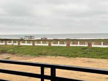 VILLAMIL PLAYAS VENDO APARTAMENTO FRENTE AL MAR URBANIZACION ACAPULCO