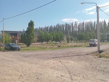 VENDO DUPLEX EN POZO - CENTENARIO - PERTICONE