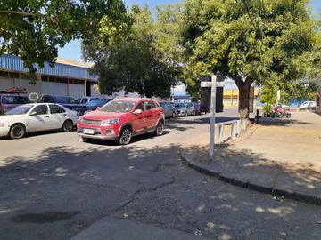 SE VENDE CASA 400M2, CENTRO DE TALCA , 3 DORMITORIOS Y UN BAÑO.