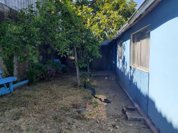 SE VENDE CASA 400M2, CENTRO DE TALCA , 3 DORMITORIOS Y UN BAÑO.