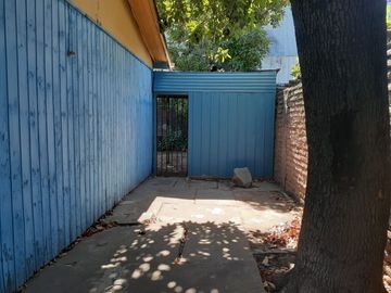 SE VENDE CASA 400M2, CENTRO DE TALCA , 3 DORMITORIOS Y UN BAÑO.