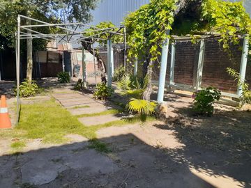 SE VENDE CASA 400M2, CENTRO DE TALCA , 3 DORMITORIOS Y UN BAÑO.