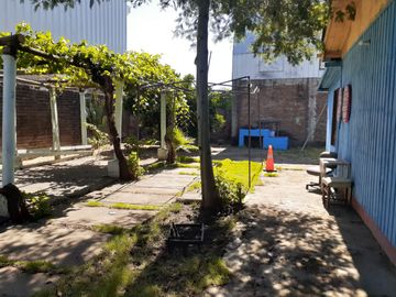SE VENDE CASA 400M2, CENTRO DE TALCA , 3 DORMITORIOS Y UN BAÑO.