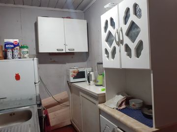 SE VENDE CASA 400M2, CENTRO DE TALCA , 3 DORMITORIOS Y UN BAÑO.