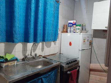 SE VENDE CASA 400M2, CENTRO DE TALCA , 3 DORMITORIOS Y UN BAÑO.