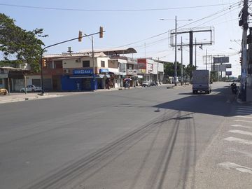 **En Venta Casa Rentera En La Vía Principal de La Libertad Santa Elena Ecuador