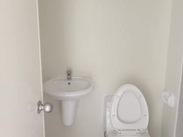 AVIDAARCA07XXT2: For Sale Unfurnished Studio Unit at Avida Towers One Union Place Taguig