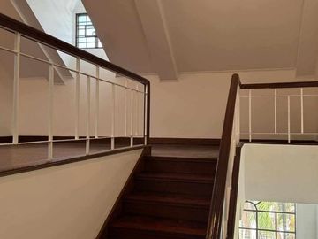 Golf Villas Townhouse For Sale, Fully Renovated Ready to Move-in Manila Southwoods Estate