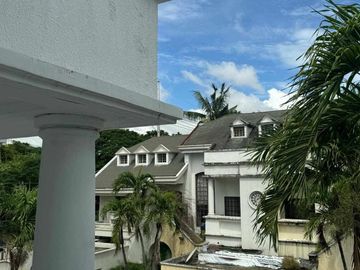 Golf Villas Townhouse For Sale, Fully Renovated Ready to Move-in Manila Southwoods Estate