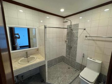 Golf Villas Townhouse For Sale, Fully Renovated Ready to Move-in Manila Southwoods Estate