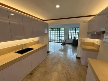 Golf Villas Townhouse For Sale, Fully Renovated Ready to Move-in Manila Southwoods Estate