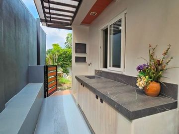 WELL MAINTAINED SINGLE DETACHED HOUSE AND LOT IN ENCLAVE OF BF HOMES PARAÑAQUE CITY