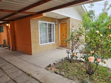 CASA DE 3 DORMITORIOS, 1 BAÑO, AMPLIO PATIO. A 3 CUADRAS DE AV. VALPARAÍSO, PARADERO 12