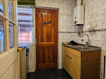 CASA DE 3 DORMITORIOS, 1 BAÑO, AMPLIO PATIO. A 3 CUADRAS DE AV. VALPARAÍSO, PARADERO 12