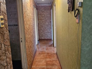 CASA DE 3 DORMITORIOS, 1 BAÑO, AMPLIO PATIO. A 3 CUADRAS DE AV. VALPARAÍSO, PARADERO 12